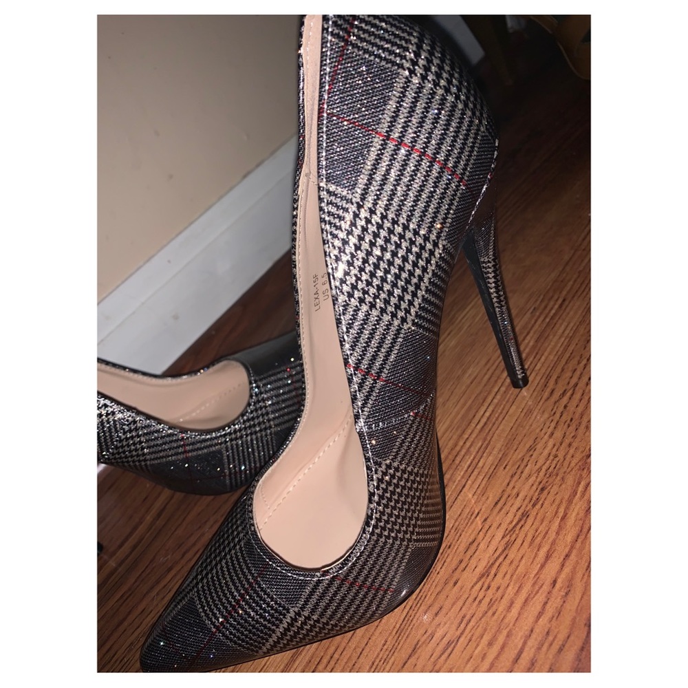 COPY - FASHIONNOVA - Silver heels